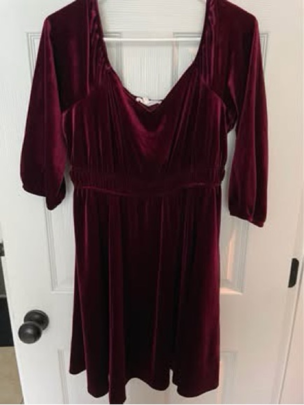 Women's Velvet Scoop Neck Dress in Burgundy
